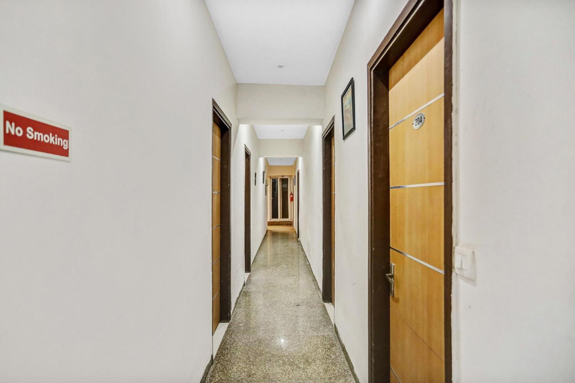 Townhouse 22956 Hotel Grand Residency Delhi Kültér fotó